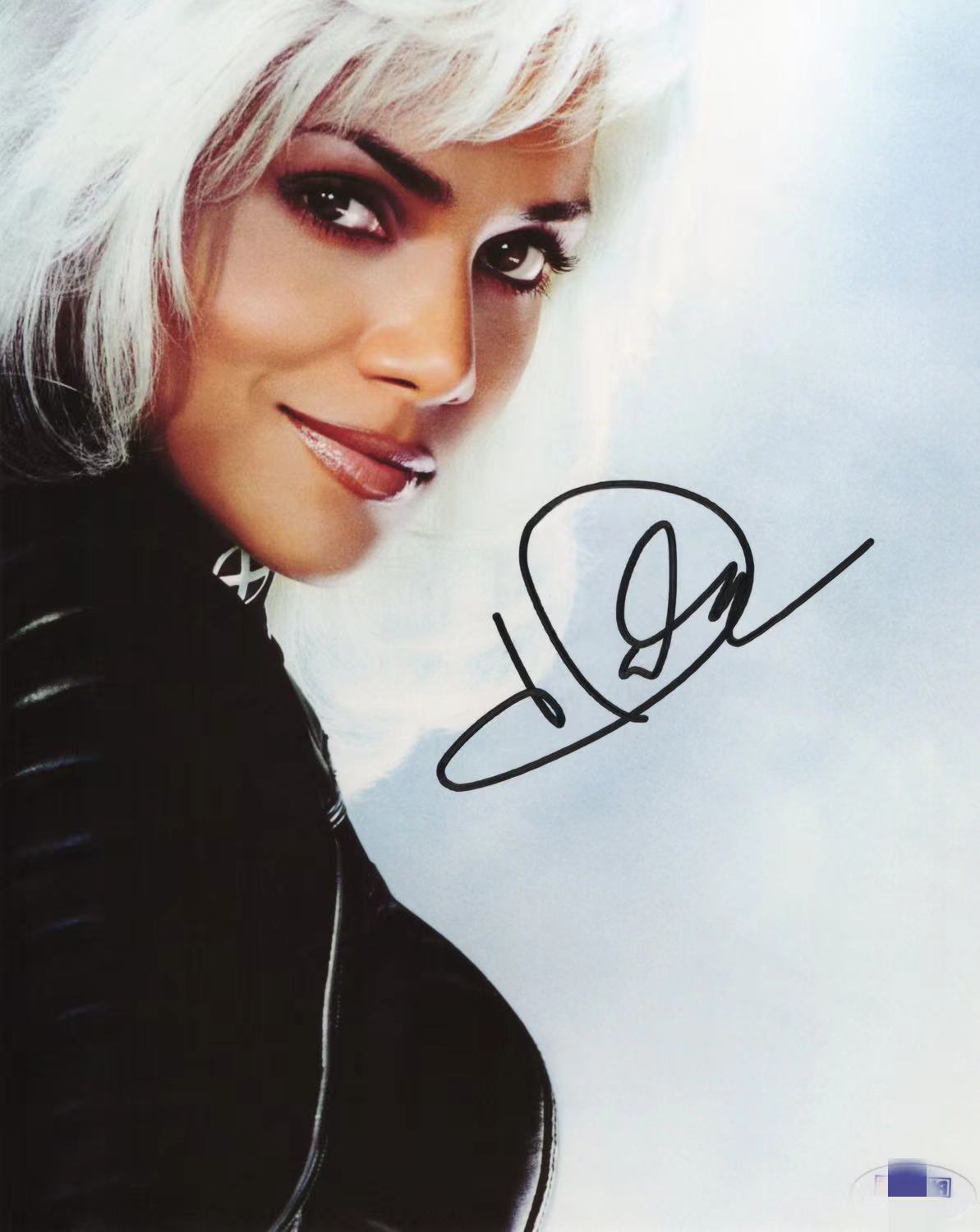 Halle Berry Autograph 8X10 Photo PSADNA COA - Premium 签名照 from Autographspace - Just $400.00! Shop now at Autographspace