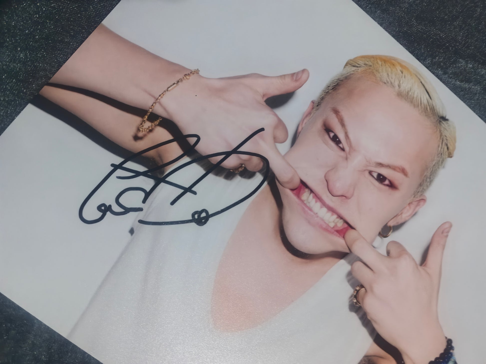 BIGBANG G-Dragon Autograph 8X10 Photo AUTOGRAPHSPACE COA - Premium AUTOGRAPHED from AUTOGRAPHSPACE - Just $119! Shop now at AUTOGRAPHSPACE